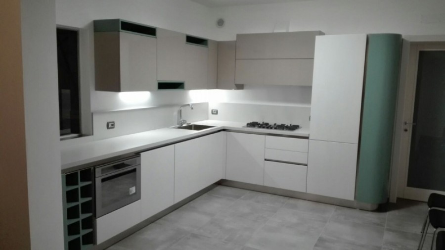 CUCINA BASILICANOVA PARMA -   essenziale con un po' di colore - scatto inviato dalla nostra storica cliente che e' la terza cucina che ci fa' fare ..grazie per la fiducia