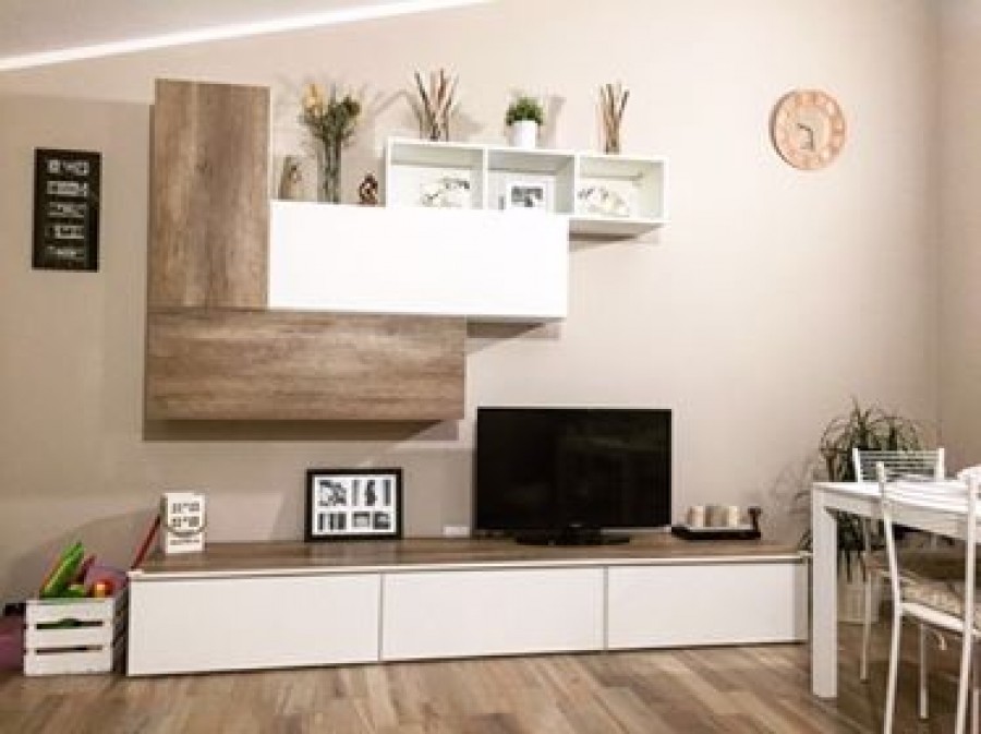 PRODUZIONE ILMA  mobile living rovere natura e frassino poro aperto , foto inviata dal nostro cliente di PARMA  che ringraziamo per la gentilezza