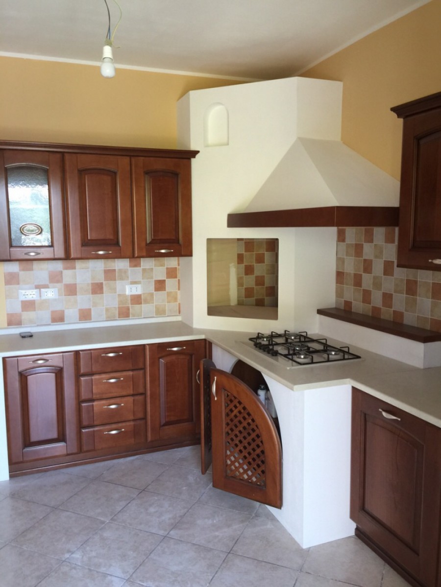 Cucina in finta muratura montata  in provincia di Reggio Emilia.. ancora da finire ma gia' si  capisce l'originalita'  e la bellezza della realizzaizione cucina ILMA MOBILI