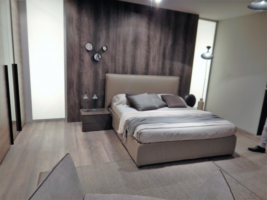 Letto imbottito con contenitore per le nuove camere da letto .  vieni a vedere il tuo arredo a Soragna Parma  da ILMA MOBILI