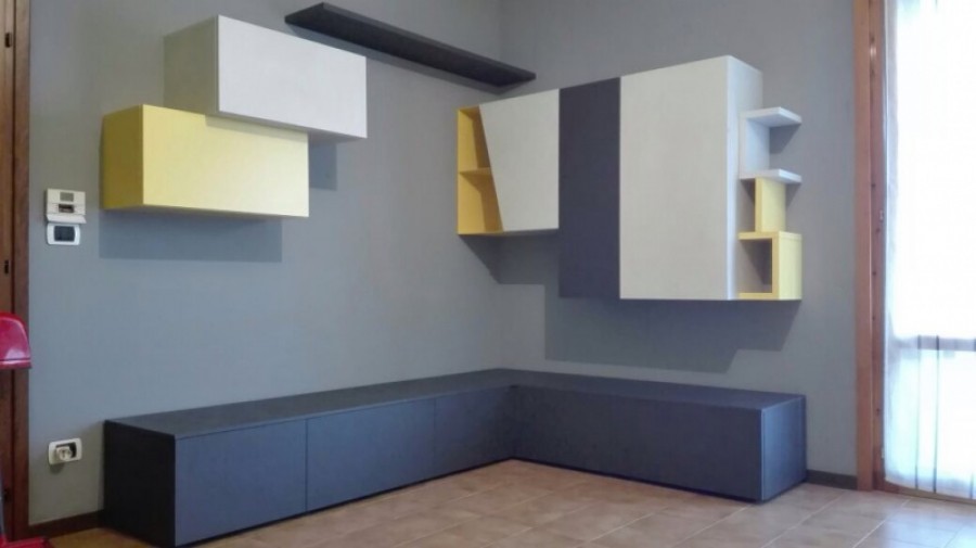 Interparete colorata e originale- realizzazione soggiorno a Parma - cliene e staff molto soddisfatti-  Salotti Parma ILMA