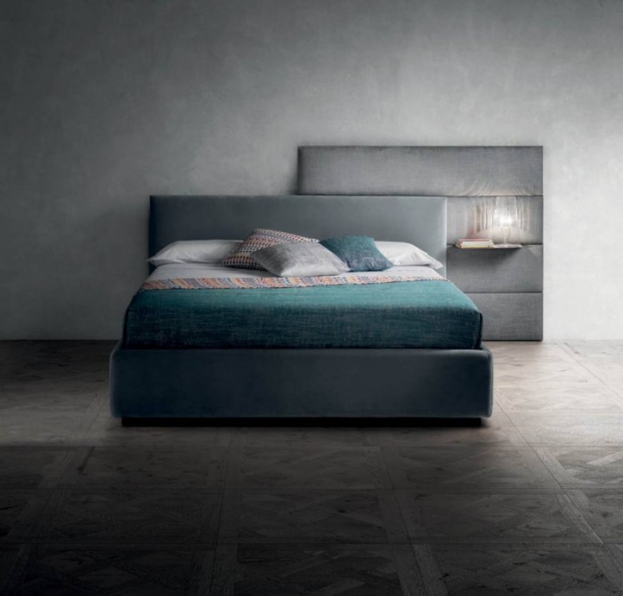 letto imbottito con mensola in boiserie