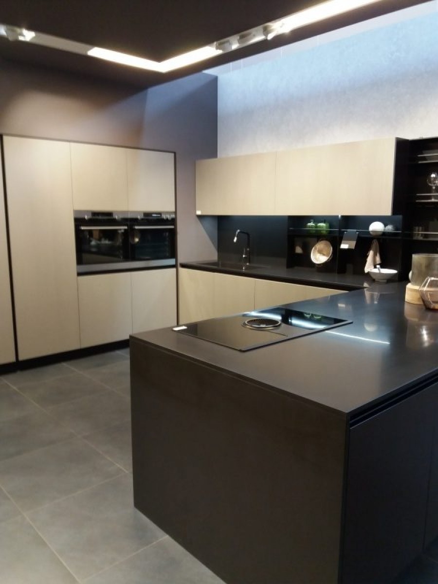 piano cottura induzione con cappa integrata... novita' ed eleganza .. ILMA MOBILI PRODUZIONE PARMA E CREMONA ... aperti la domenica