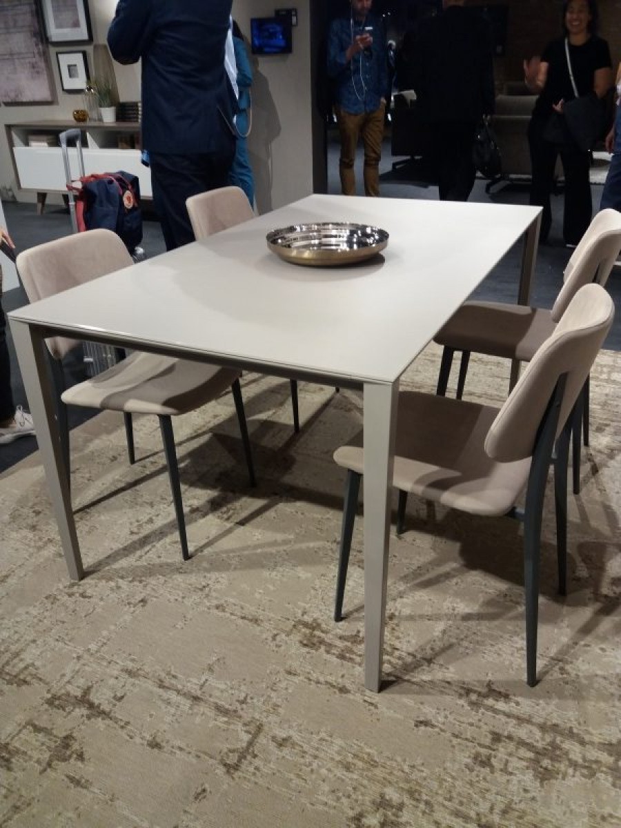 TAVOLO MODERNO NOVITA' DEL SALONE DEL MOBILE 2018 ilma mobili Parma Piacenza e Cremona