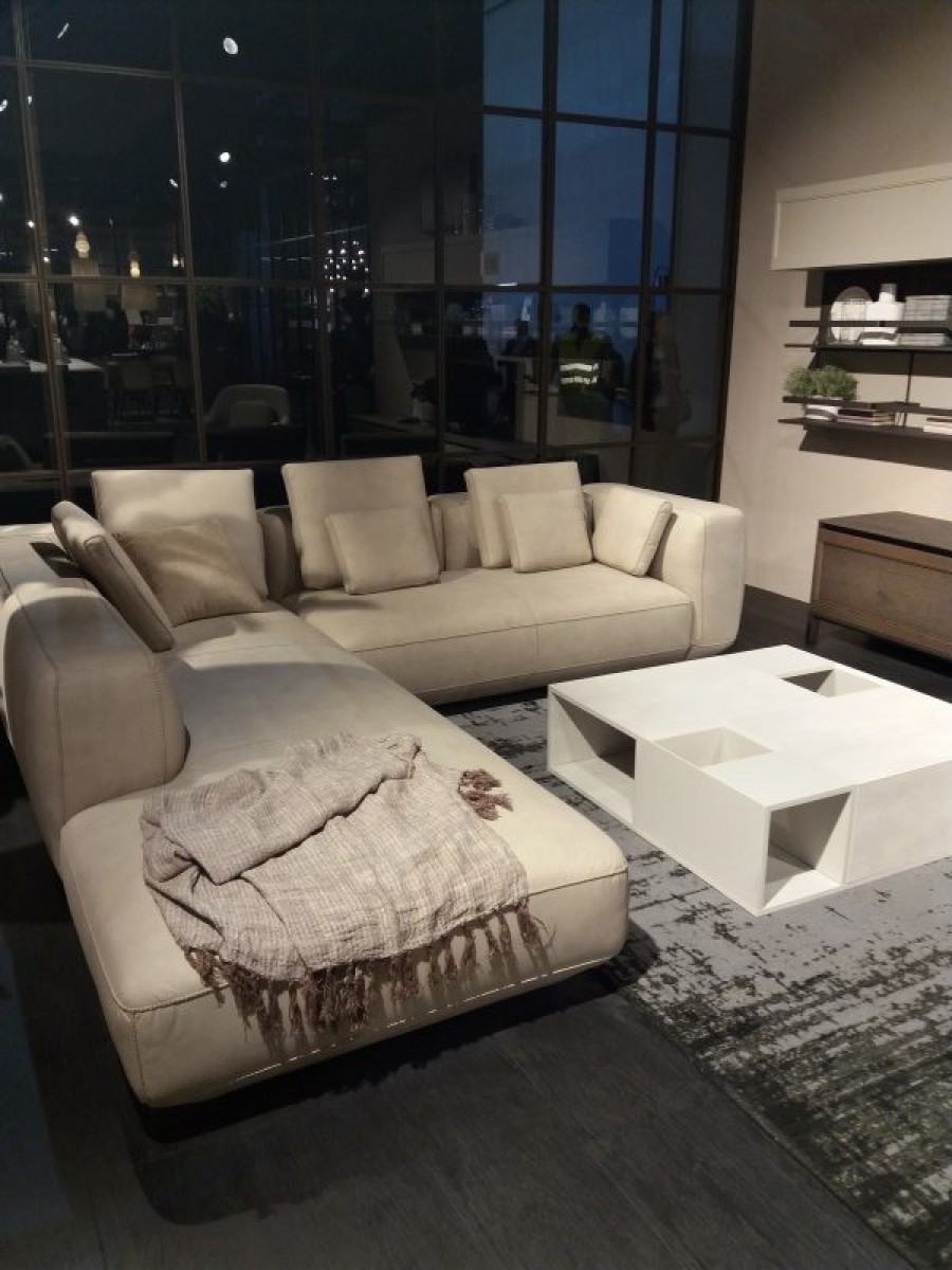 DIVANO CON PENISOLA NOVITA' DEL SALONE DEL DEL MOBILE 2018 ilma mobili Parma, Piacenza e Cremona