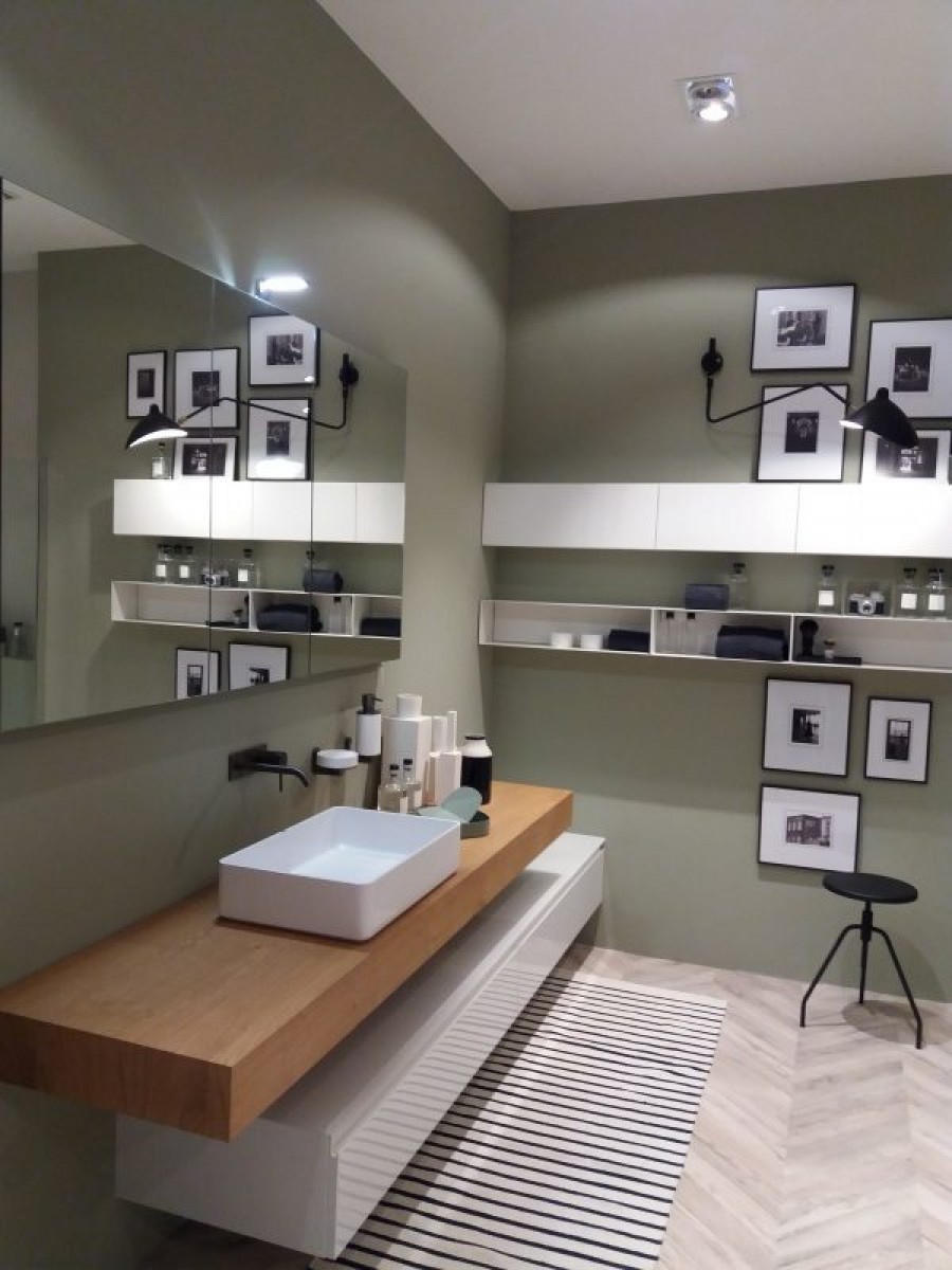 bagno moderno con vasca in ceramica.. produzione mobili per la casa  parma cremona piacenza